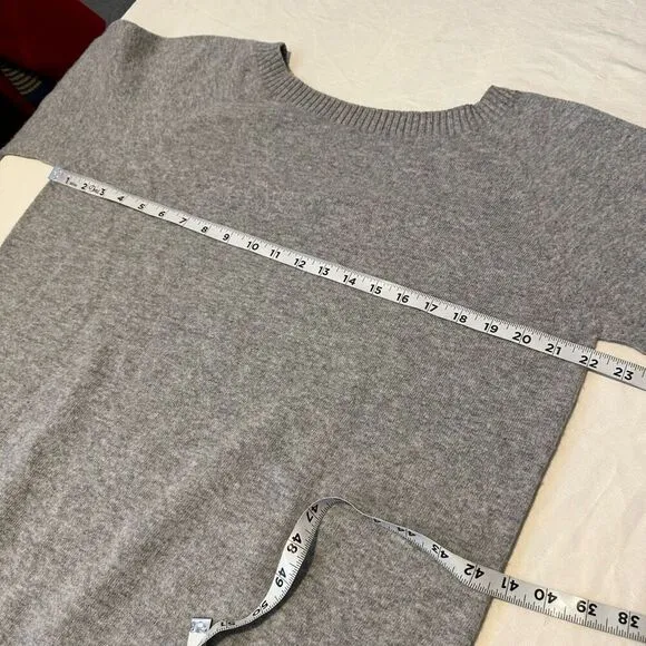 Celtic &amp; Co Womens Lambswool Gray Tunic Sweater Medium Minimalist Closet Staple