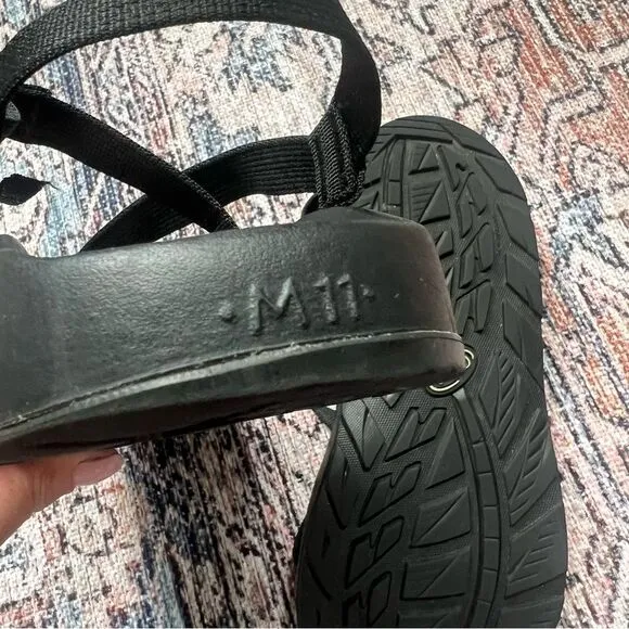 Chaco Men’s Z2 Classic Black Sport Sandals Size 11 Adjustable Hiking Shoes