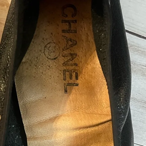 Chanel Black/Gold Leather Camellia Beaded Flower Scrunch Ballet Flat Sz 39 Women