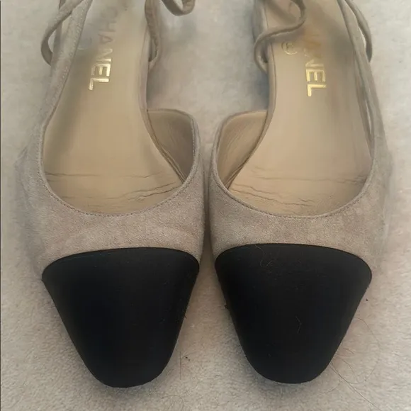 CHANEL Cream and Black Heels with Classic Two-Tone Design
