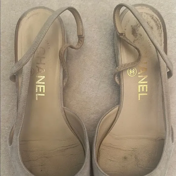 CHANEL Cream and Black Heels with Classic Two-Tone Design