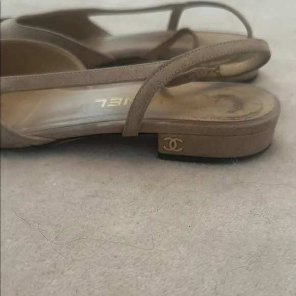 CHANEL Cream and Black Heels with Classic Two-Tone Design