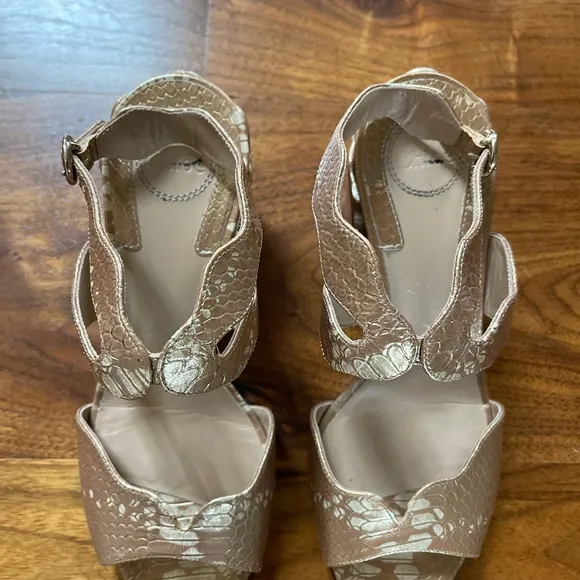 CHLOÉ Lauren’s Snakeskin-embossed Metallic Leather Sandal Size US 7