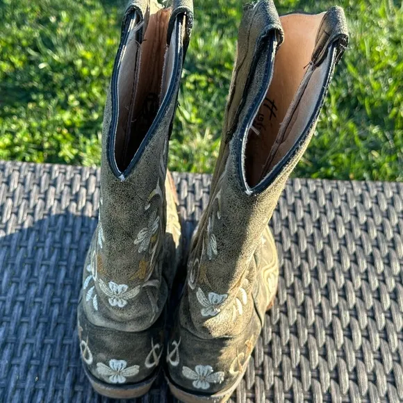 Circle G Cream and Brown Heeled Boots with Western Style