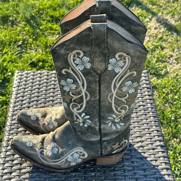 Circle G Cream and Brown Heeled Boots with Western Style