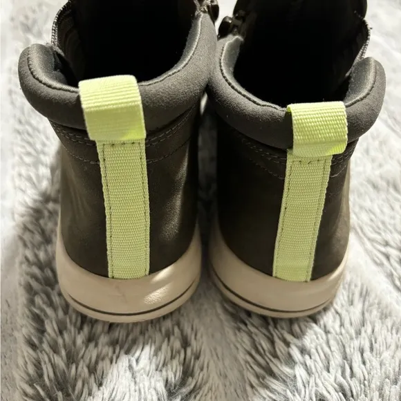 Clarks Cloudsteppers Casual Booties Breeze Clover Olive Size 6.5