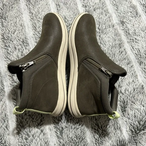 Clarks Cloudsteppers Casual Booties Breeze Clover Olive Size 6.5