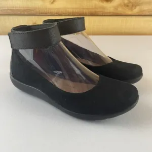 Clarks Medora Nina Womens 6 Black Suede Ankle Strap Ballet‎ Flat Comfort Shoes