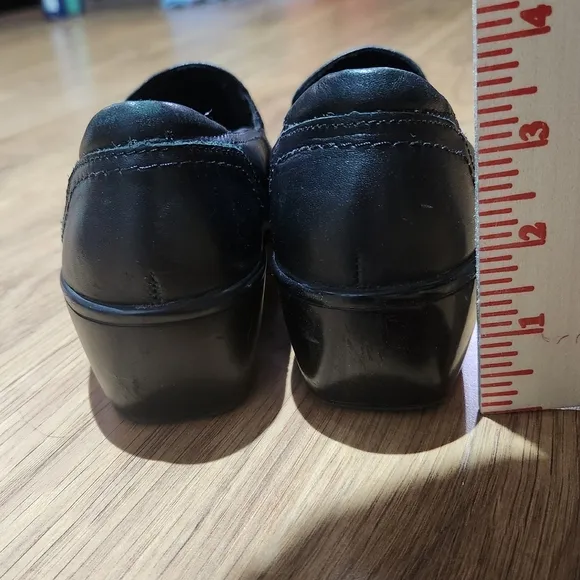 Clarks Women's Black Slip-On Shoes, Size 8.5M