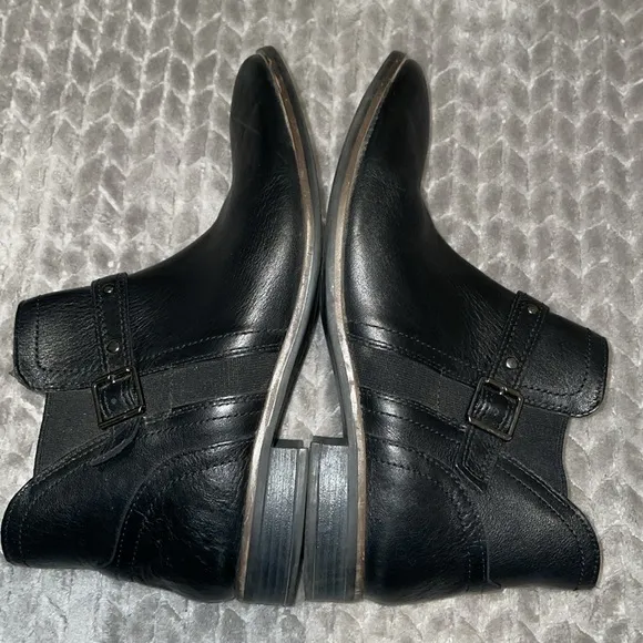 Clark’s Women's Collection Trish Strap Boots. Leather. Side zippers. Size 9.5