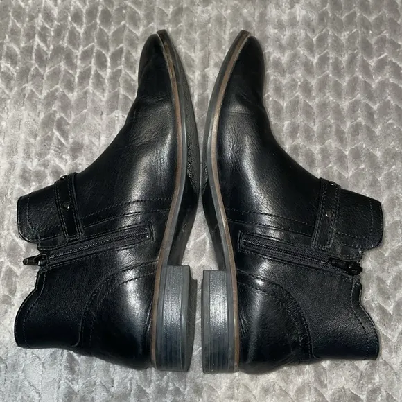Clark’s Women's Collection Trish Strap Boots. Leather. Side zippers. Size 9.5