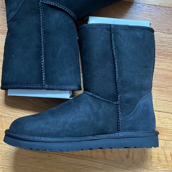classic short black leather UGG boots ( women’s ) Size 9