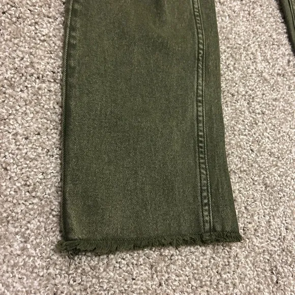 Cleo   Wolf Women’s High Rise Ankle Straight Jenas in Olive size W25/L27
