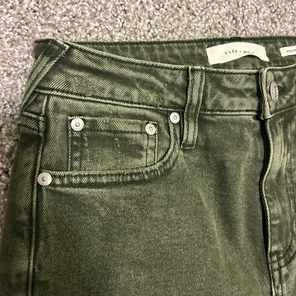 Cleo   Wolf Women’s High Rise Ankle Straight Jenas in Olive size W25/L27