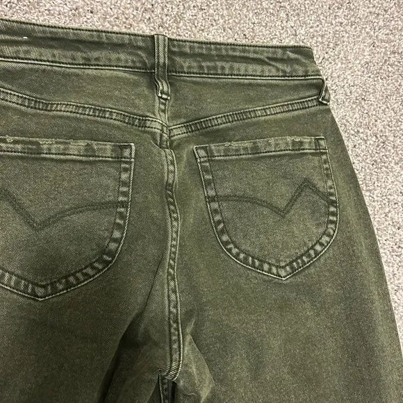 Cleo   Wolf Women’s High Rise Ankle Straight Jenas in Olive size W25/L27