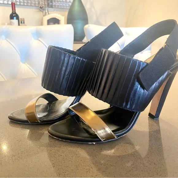 CLUB MONACO ⭐️6 1/2 Cool Looking Heels ! Black pleated Leather with Gold band.♥️