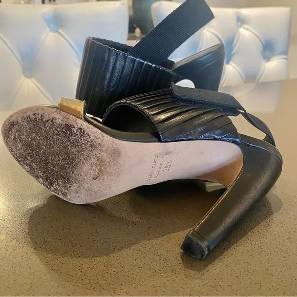 CLUB MONACO ⭐️6 1/2 Cool Looking Heels ! Black pleated Leather with Gold band.♥️