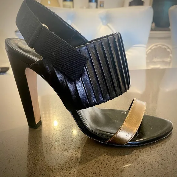 CLUB MONACO ⭐️6 1/2 Cool Looking Heels ! Black pleated Leather with Gold band.♥️