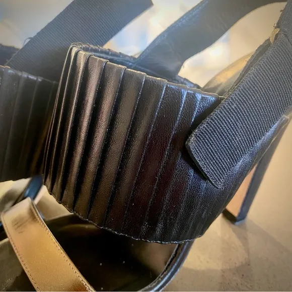 CLUB MONACO ⭐️6 1/2 Cool Looking Heels ! Black pleated Leather with Gold band.♥️