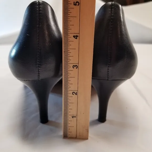Coach Lauri Woman Shoes Sz 9B Classic Pump Black Leather Lock Detail Pointed Toe