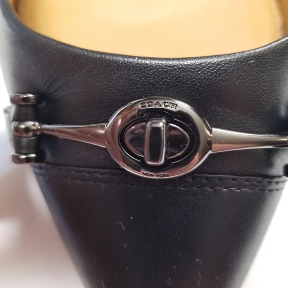 Coach Lauri Woman Shoes Sz 9B Classic Pump Black Leather Lock Detail Pointed Toe