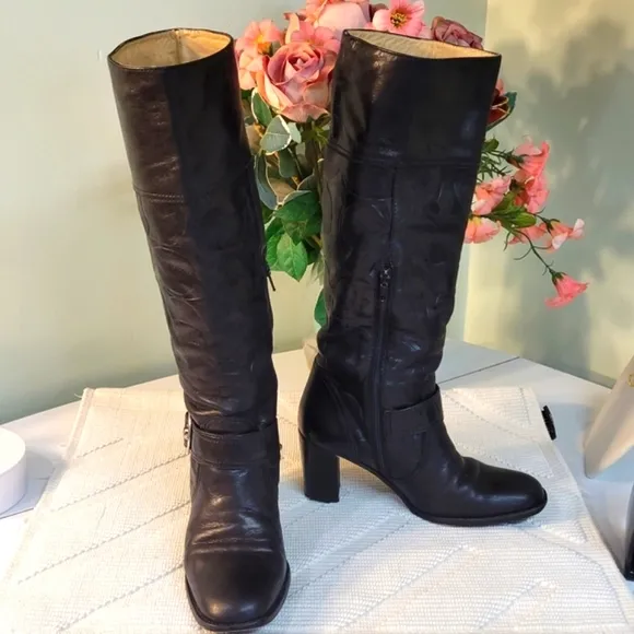 COACH Signature leather chunky heel boots 😍Rare HTF zipper