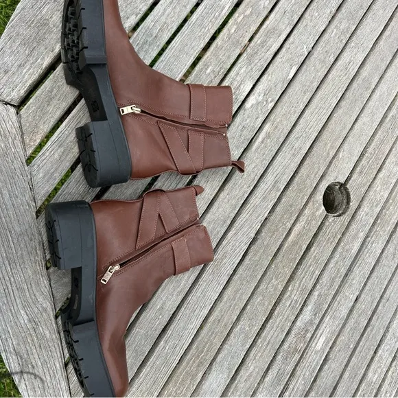 COACH Size 8.5 COACH Buckled Lug Sole Engineer‎ Boots brown