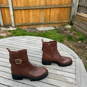 COACH Size 8.5 COACH Buckled Lug Sole Engineer‎ Boots brown