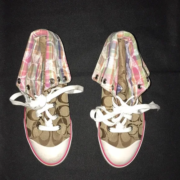 Coach vintage booties High-Top Converse Shoes.Beautiful condition.Smoke free Hom