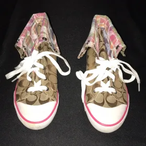 Coach vintage booties High-Top Converse Shoes.Beautiful condition.Smoke free Hom