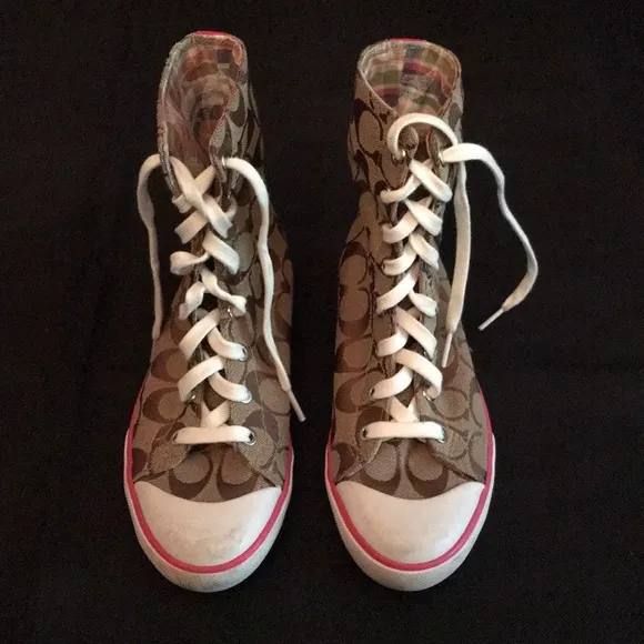 Coach vintage booties High-Top Converse Shoes.Beautiful condition.Smoke free Hom