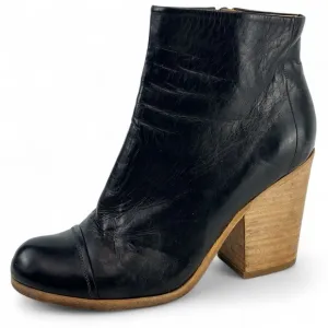COCLICO Tone on Tone Cap Toe Heeled Leather Ankle Boots Women US 6.5 in Black