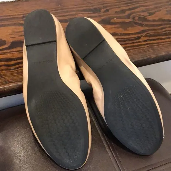 COLE HAAN Beige Leather Flat with Black Grosgrain Ribbon and Gold Accent Sz 9C