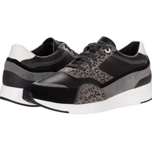 Cole haan grandpro downtown runner size 9