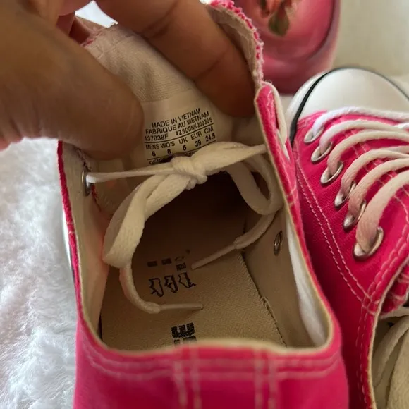 Converse Women's size 8 Men’s size 6 Pink Sneakers