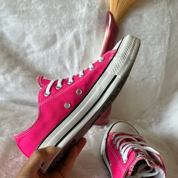 Converse Women's size 8 Men’s size 6 Pink Sneakers