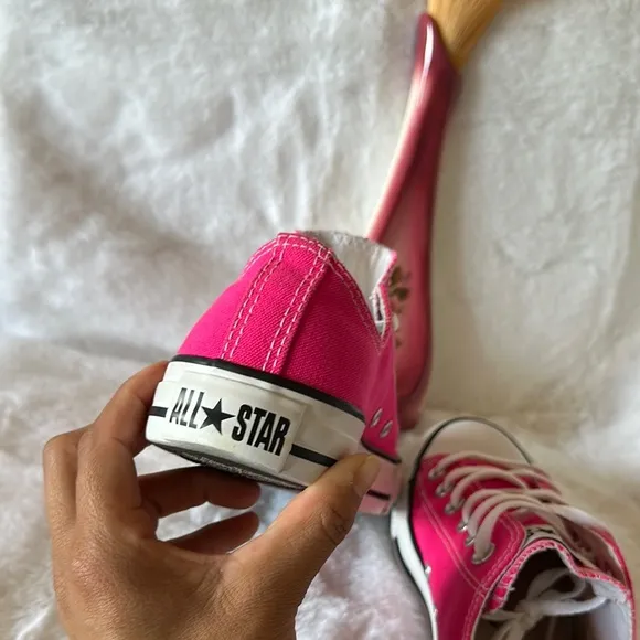 Converse Women's size 8 Men’s size 6 Pink Sneakers