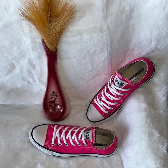Converse Women's size 8 Men’s size 6 Pink Sneakers