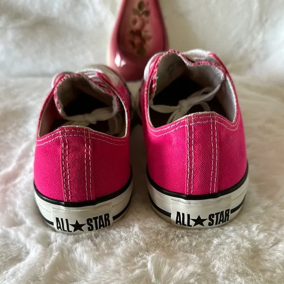 Converse Women's size 8 Men’s size 6 Pink Sneakers