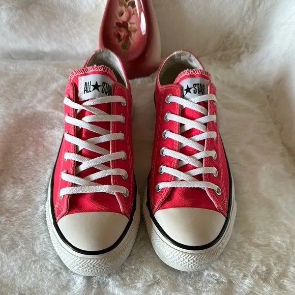 Converse Women's size 8 Men’s size 6 Pink Sneakers