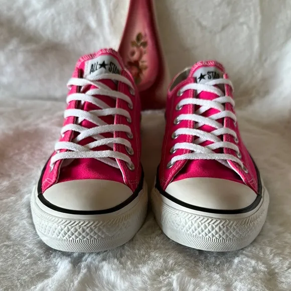 Converse Women's size 8 Men’s size 6 Pink Sneakers