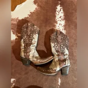 Corral Addison pointed toe boots size 9