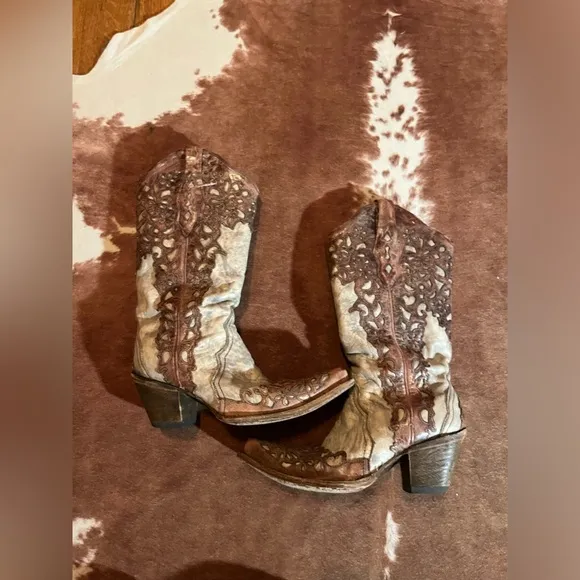 Corral Addison pointed toe boots size 9