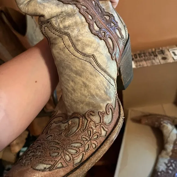 Corral Addison pointed toe boots size 9