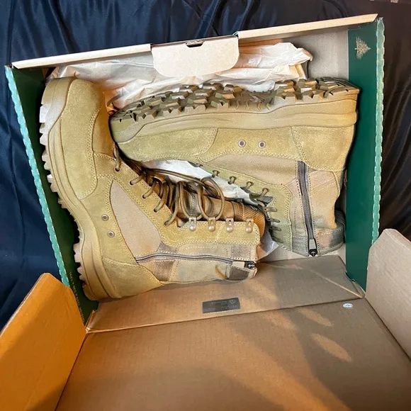 Danner Tan Hiking Boots Rugged Durable Comfortable