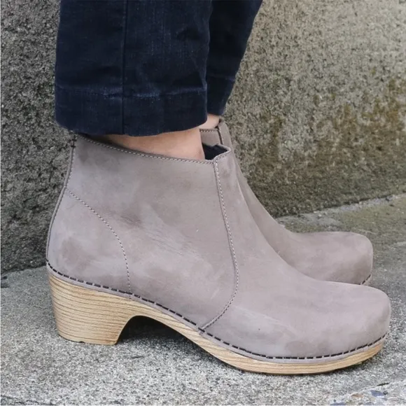 Dansko Maria Milled Nubuck Leather Clog Boots Taupe Grey Size 39 US 8.5 - 9