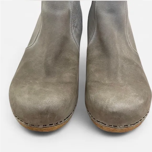 Dansko Maria Milled Nubuck Leather Clog Boots Taupe Grey Size 39 US 8.5 - 9