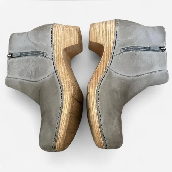 Dansko Maria Milled Nubuck Leather Clog Boots Taupe Grey Size 39 US 8.5 - 9