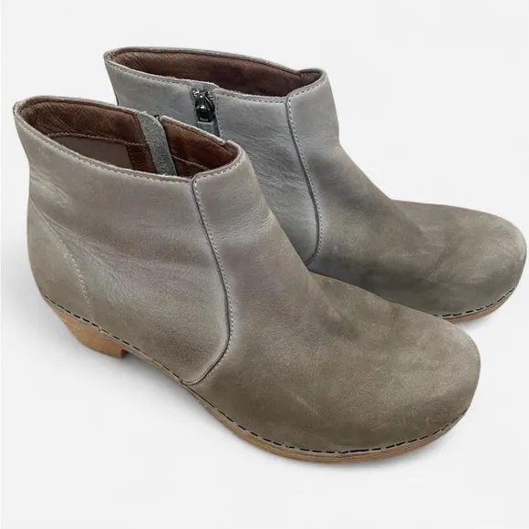 Dansko Maria Milled Nubuck Leather Clog Boots Taupe Grey Size 39 US 8.5 - 9
