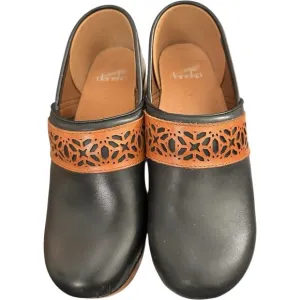 Dansko Pavan Clogs 39 Black Tan Laser Cut Leather Women Slip On Workwear Shoes